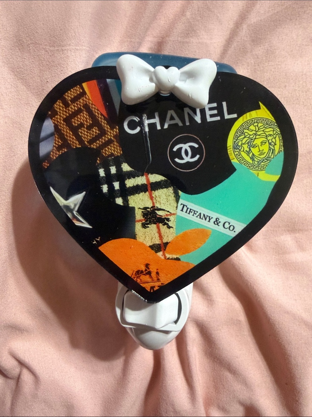 Black heart design plug in night light.  Bulb not included.